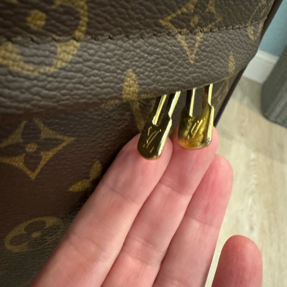 Louis Vuitton Rolling Suitcase - Picture 8 of 12
